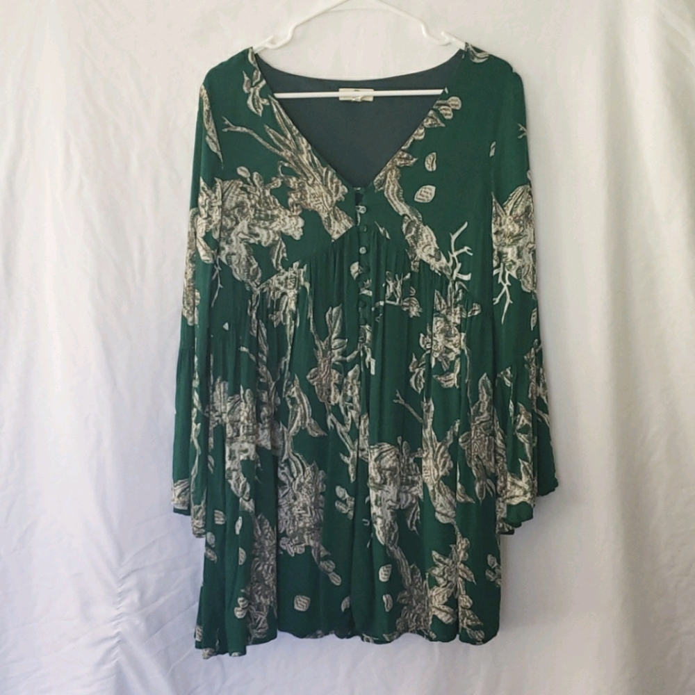 Entro Green Bell Sleeves Flowy Dress